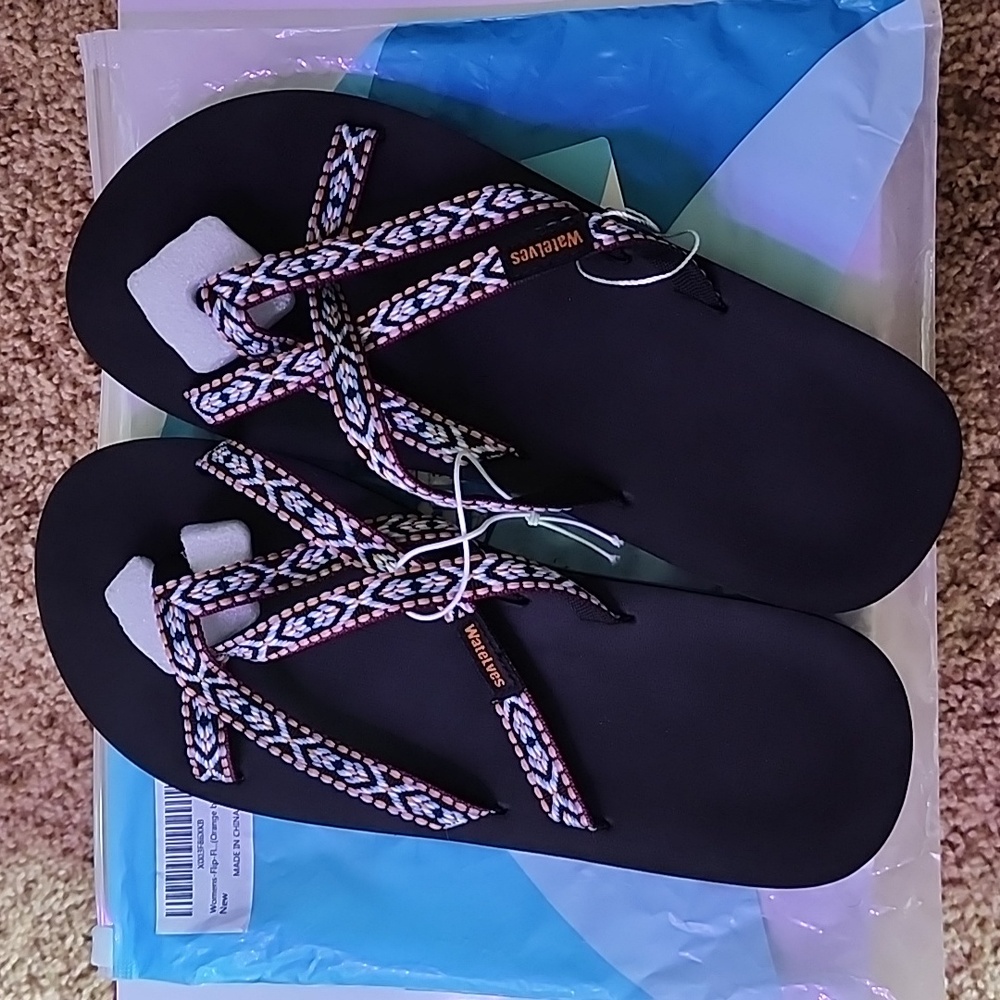WateLves sandles